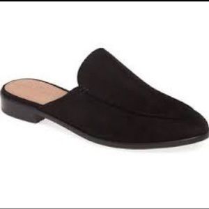 Black slip-on mule/clog